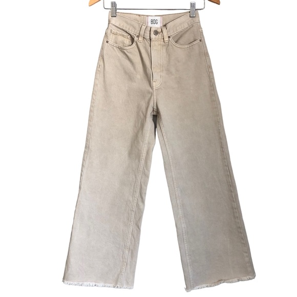 BDG Urban Outfitters High & Wide Cropped Raw Hem Jeans Beige Women’s Size 26 - Picture 1 of 13